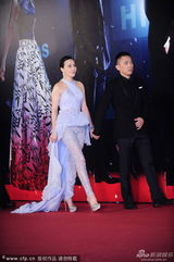 组图：金像红毯比一比 女神们全穿错了！