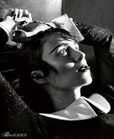 组图：龙纹身女孩黑白大片曝光 中性风格另类