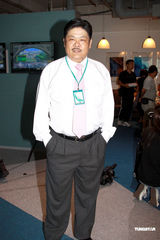 幻灯图：高圆圆自嘲不会演戏 吴彦祖婚后照拍亲热戏 