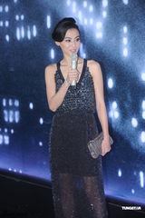 组图：周冬雨短裙俏丽亮相 柏芝性感郭晶晶发福