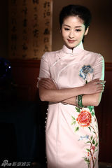 幻灯图：颖儿拍摄复古写真 完美演绎旗袍诱惑