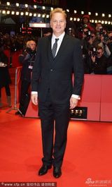 组图：王家卫夫妇与评审团成员集体亮相声势大