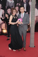 组图：金像奖红毯星光灿烂 众星持小新齐卖萌