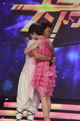 组图：“重力波”High翻《天声王牌》 张靓颖助阵