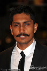 组图：《感恩时节》戛纳首映 主创集体亮相