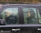 高清图：好莱坞明星圣诞踪迹曝光 朱莉皮特亮相非洲