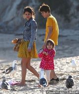 组图：比伯与女友享假日海滩 赛琳娜翘臀露股