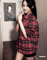 幻灯组图：曾恺玹宽衣解带拍写真 迷人床照甜蜜诱惑