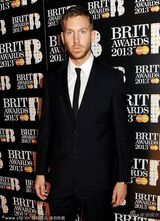 组图：2013全英音乐奖男星帅气亮相红毯