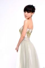 组图：邓家佳登《尚色》封面：我不只是喜剧天后