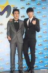 组图：何润东回应“地下女友”传闻 望40岁前成婚