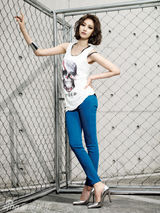 组图：韩星高俊熙夏装写真修长美腿性感至极