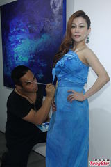 组图：温岚献身当画布 人体彩绘助弱势儿童