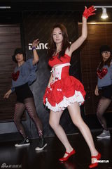 组图：安心亚彩排舞蹈大秀性感舞姿