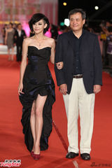 组图：群星亮相金钟奖红毯 林依晨陈柏霖受追捧