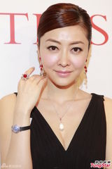 组图：熊黛林活动低胸爆乳 否认恋同性密友