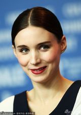 组图：《副作用》发布 裘德-洛与玛拉暧昧热聊