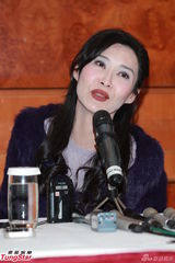 组图：艳星叶玉卿被爆复出还债 浓妆澄清未破产