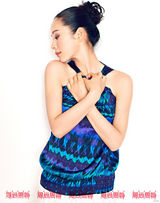 组图：江一燕时尚登封面 爱心义卖引领时尚公益