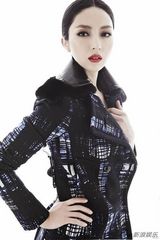 组图：董璇登《风尚志》封面  浓妆诵读爱之唇