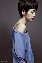 组图：方慧个性写真演绎文艺女青年