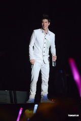 组图：王力宏深圳开唱劲歌热舞秀才艺