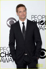 组图：第40届人民选择奖星光熠熠 小罗伯特现身