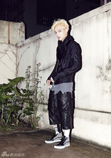 组图：EXO后续曲将公开 曝时尚个性街拍大片