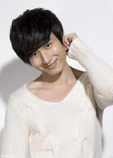 组图：成毅拍暖冬王子写真