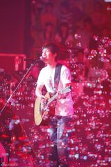 高清图：陈楚生演唱会深圳开锣 与李宗盛隔空对唱