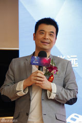 组图：傅迦受邀出席活动 与粉丝互动大展亲和力