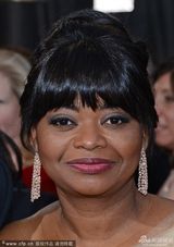 组图：奥克塔维亚-斯宾瑟白纱裙小露香肩