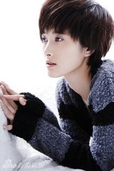 高清图：隋俊波短发写真 秀出恬静女生新形象