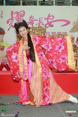 组图：欧阳震华曾为港姐伴舞 胡杏儿钟嘉欣大晒舞功