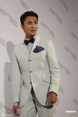 组图：潘霜霜直言容易爱上男人眼神