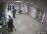 组图：比伯被捕后监控曝光 小天王遭脱鞋搜身