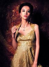 组图：章龄之珠宝写真尽显奢华哥特风