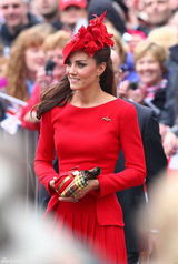 组图：英女王登基60周年游船 凯特王妃鲜艳欲滴