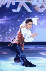 组图：苏永康与《舞林大会》女主持共舞