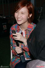 组图：何超仪称与何超云不熟 拒谈对方情变传闻