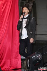 组图：韦礼安新专辑遇瓶颈 生日得内衣蛋糕醒脑