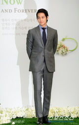 组图：李秉宪李珉廷大婚甜蜜互送吻 群星道贺