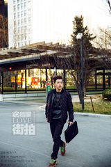 明星爱街拍：王栎鑫潮范出街 打造至in冬季型男