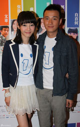 高清组图：白百何文章十指紧扣 甜蜜现身新片首映