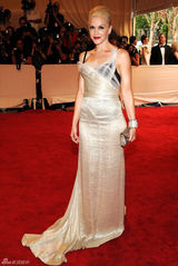 高清组图：纽约大都会庆典 史蒂芬妮夫妇秀恩爱