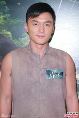 组图：杨怡情人节短信慰情郎 新剧携手马浚伟