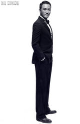 组图：张兴哲曝黑白写真 双面绅士霸气腹黑