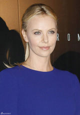 查理兹-塞隆亮相《普罗米修斯》巴黎首映礼(图)