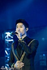 组图：SJ-M与EXO-M同台献唱 上演音乐狂欢