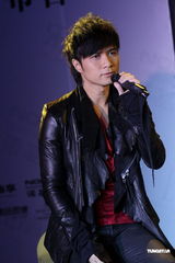 组图：古巨基三年磨一剑再发声 张柏芝令其请客